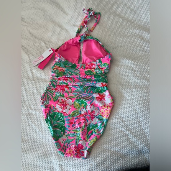 LILLY PULITZER LEDGER HALTER ONE PIECE
MULTI JOURNEY TO THE JUNGLE SWIMSUIT NWT - Picture 12 of 16
